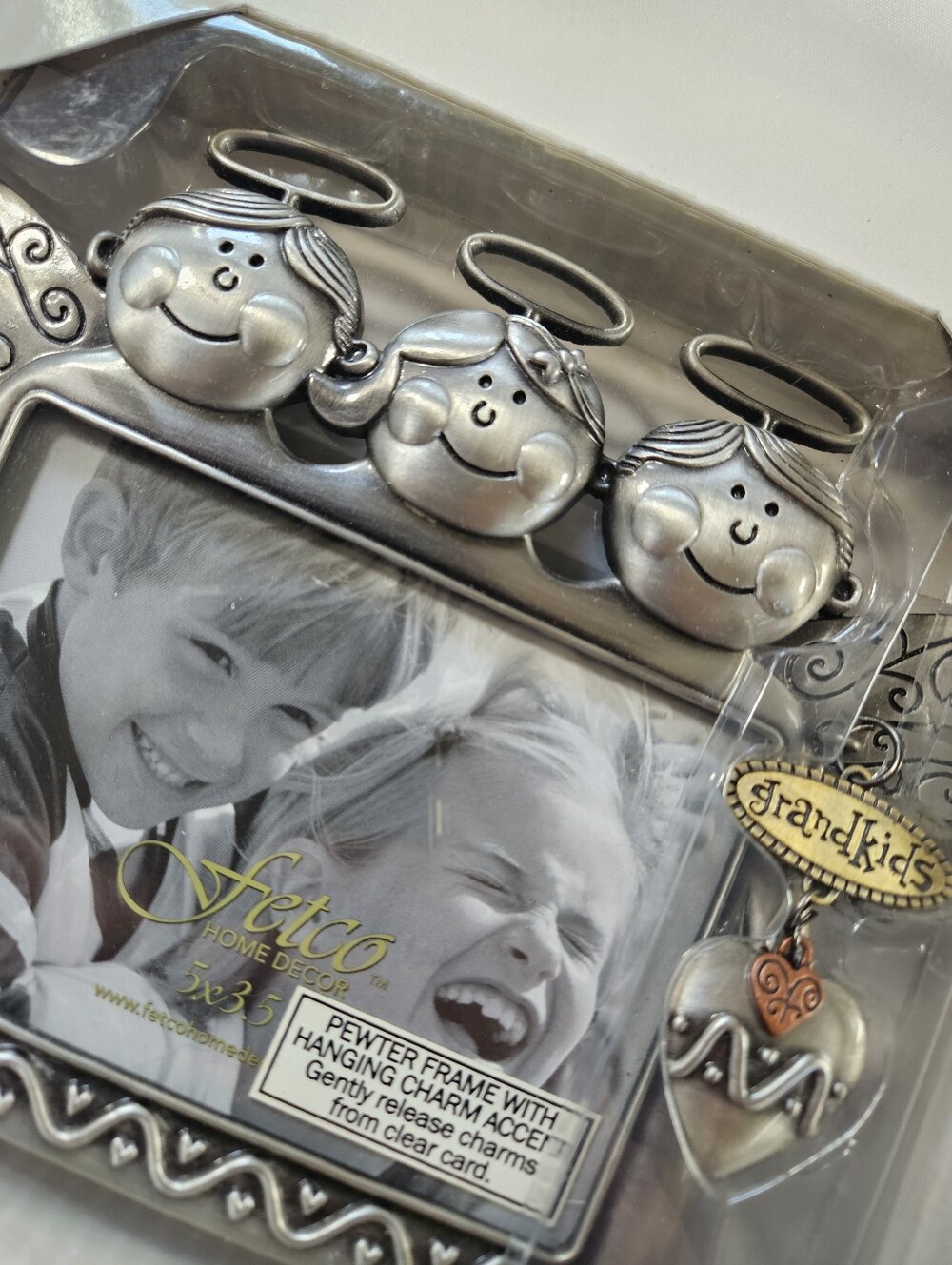 Grandkids 3.5x5" pewter photo frame with charm and 3 angels - Picture 4 of 7